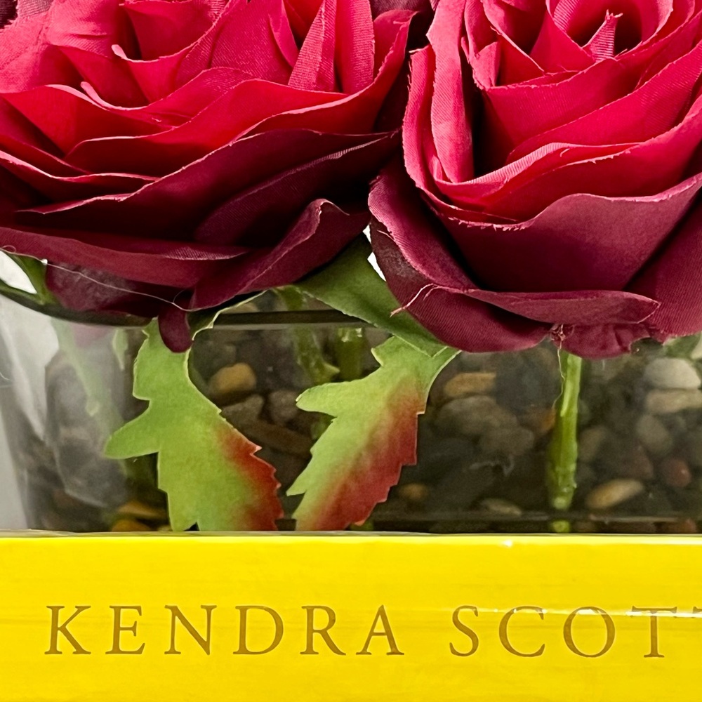 Kendra Scott Filigree Ceramic Jewelry Dish - Picture 4 of 4